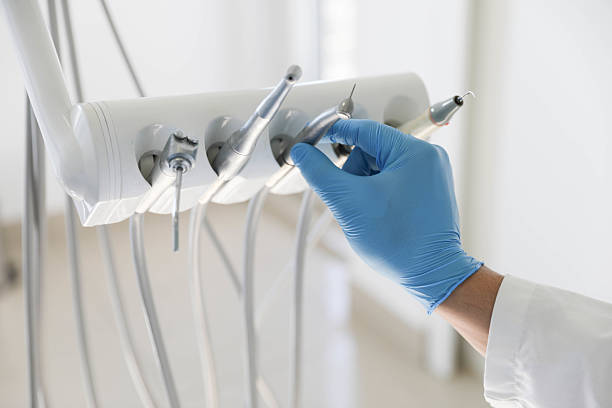 Professional Emergency Dentist technician working in Willits, CA